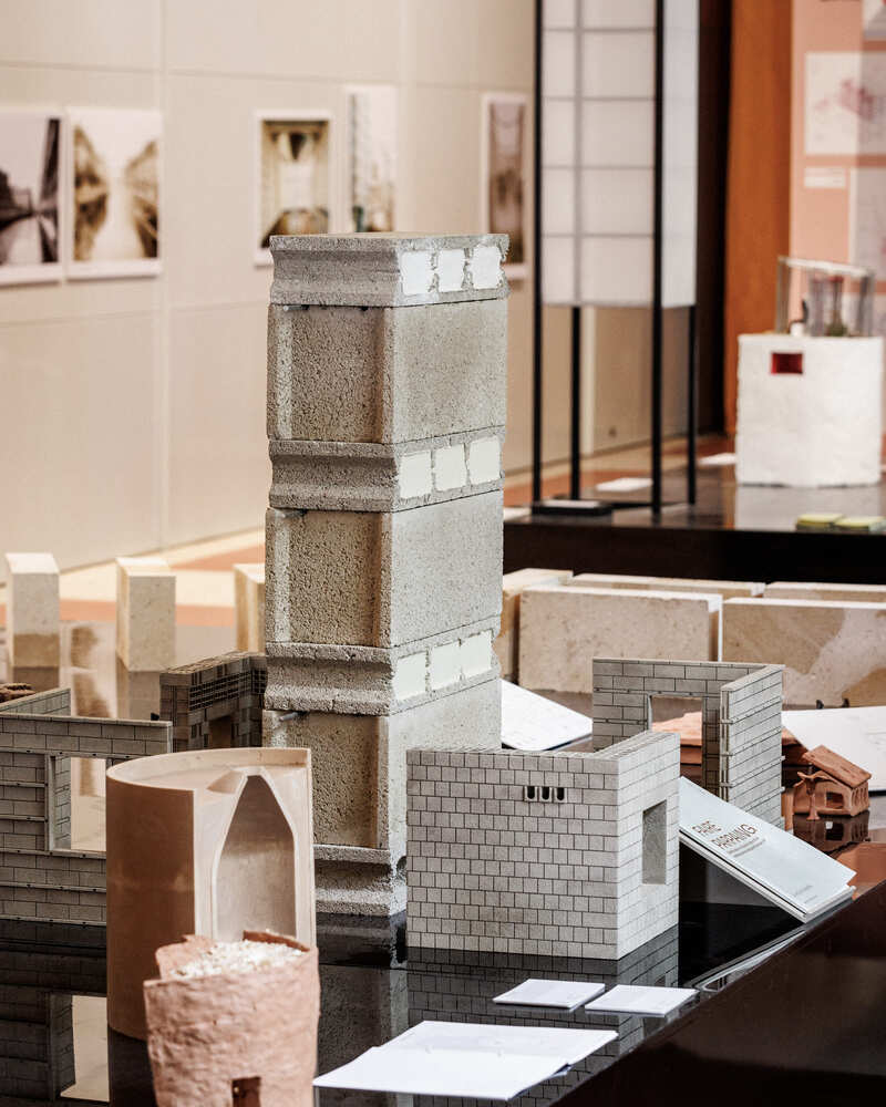 09 PRG SAME COM 11h45