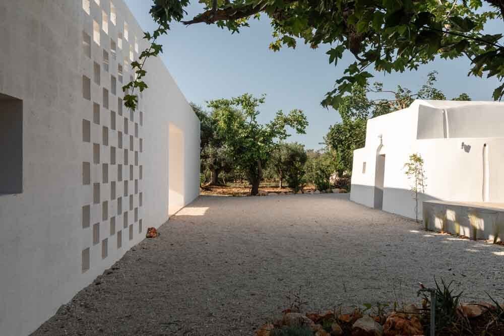 01. shade and white walls masseria Michele Ventura